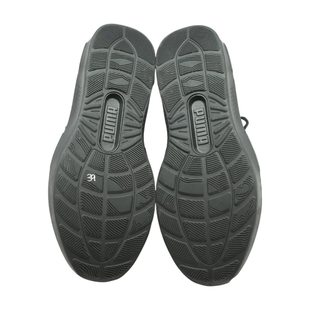 Black Low-Top Athletic Shoes - Image 3