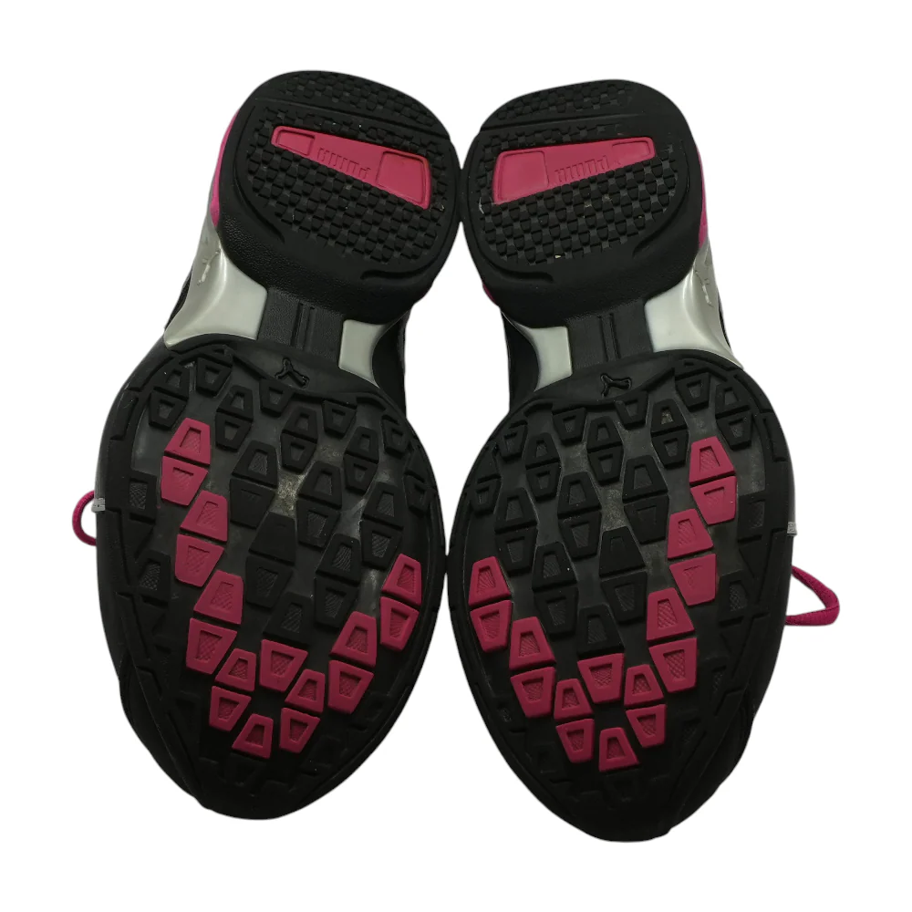 Black Low-Top Athletic Shoes - Image 3