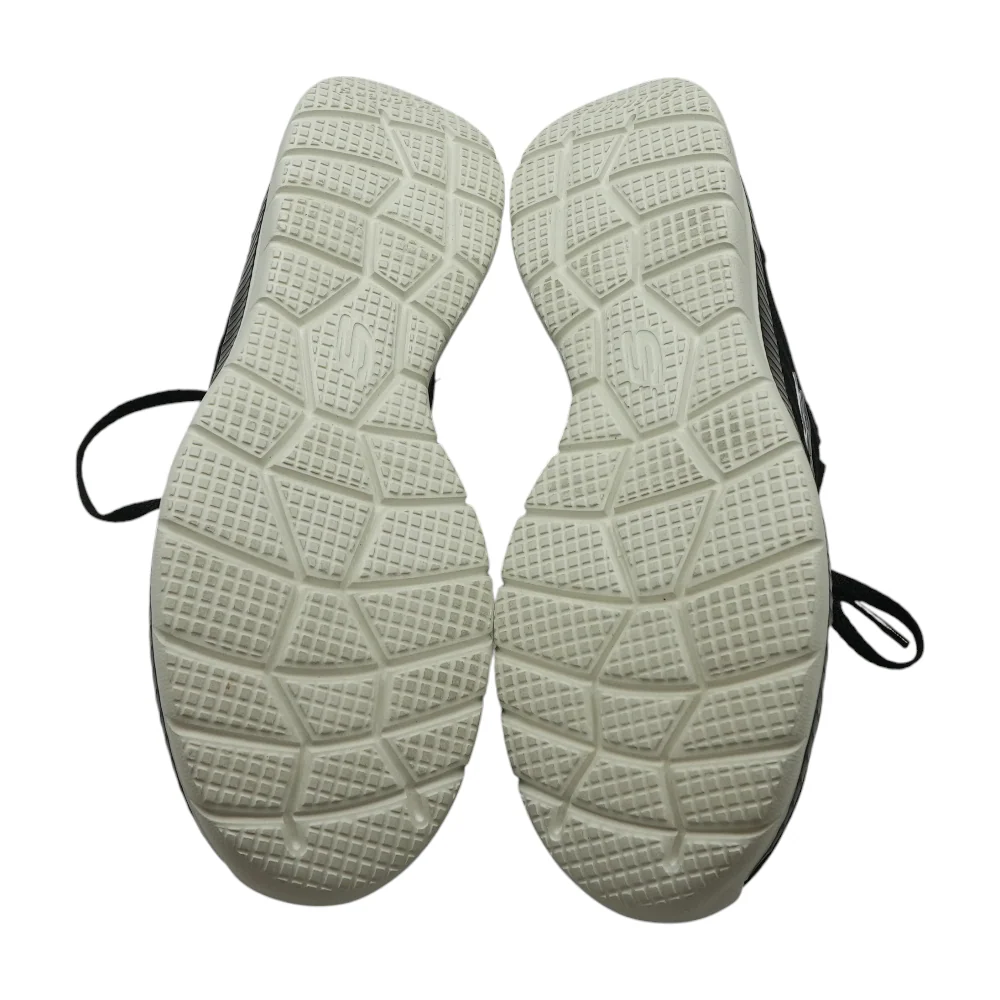 Black Low-Top Athletic Shoes - Image 3
