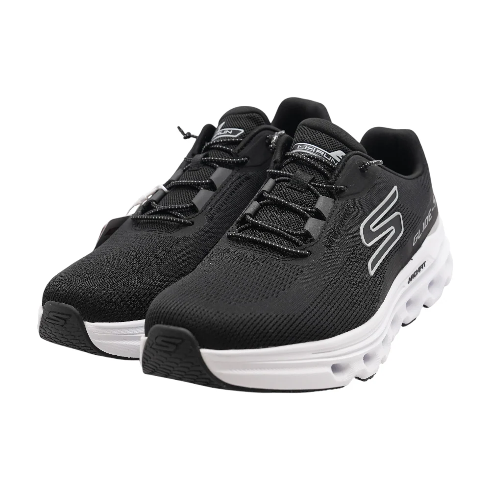 Black Low-Top Athletic Shoes