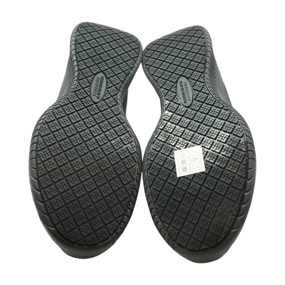 Black Low-Top Athletic Shoes - Image 3
