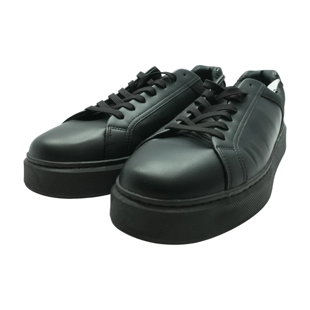 Black Low-Top Athletic Shoes