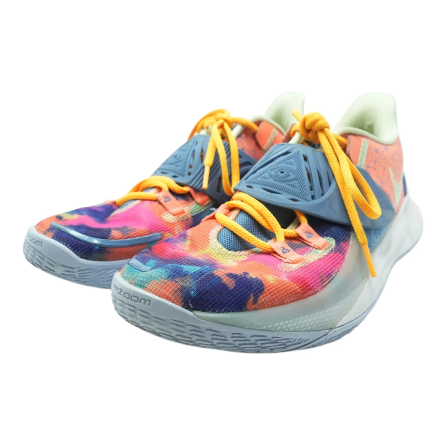 Kyrie Low 3 Low-Top Athletic Shoes