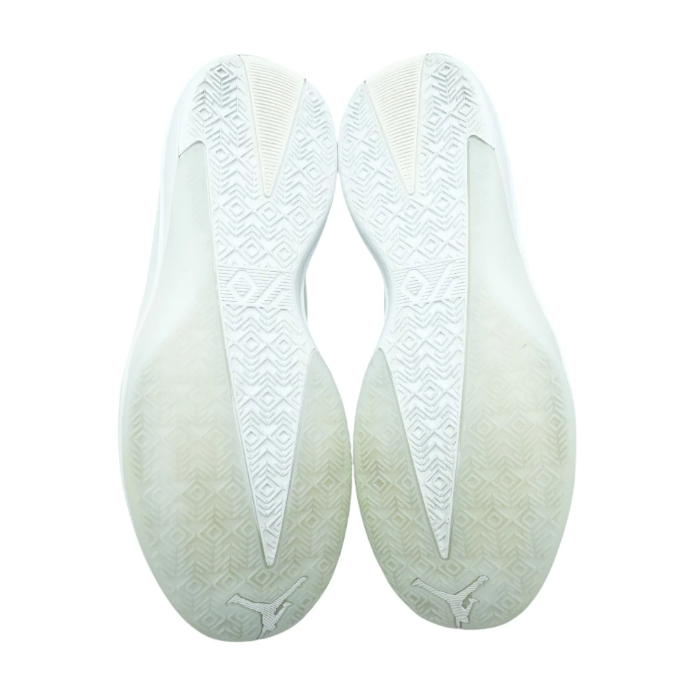 Jordan 40 The Classis Low-Top Athletic Shoes - Image 3