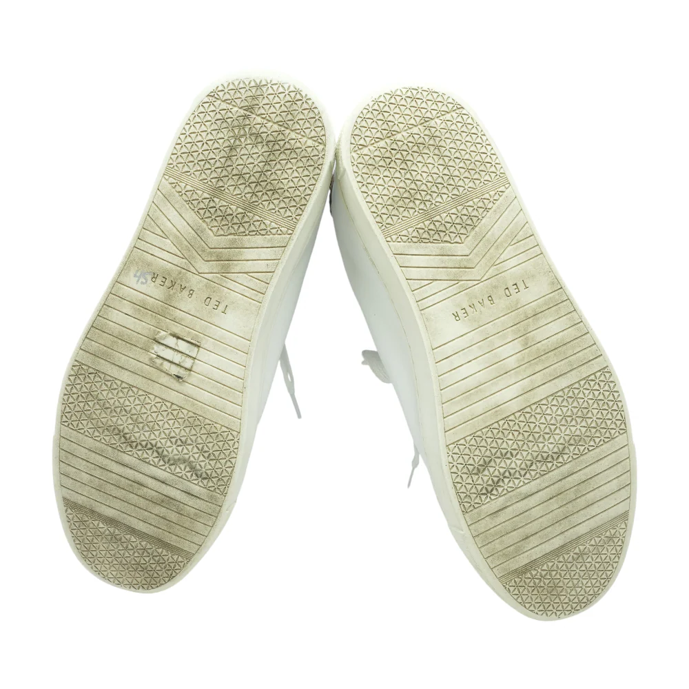 White Low-Top Athletic Shoes - Image 3