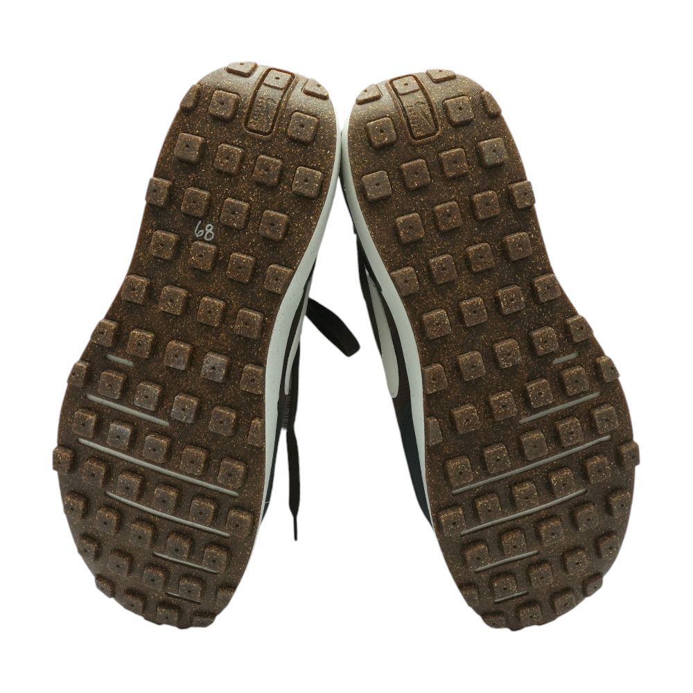 Waffle One SE Brown Low Top Athletic Shoes - Image 3