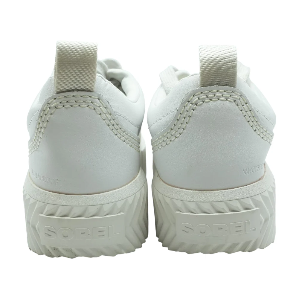 Low-Top Athletic Shoes - Image 2