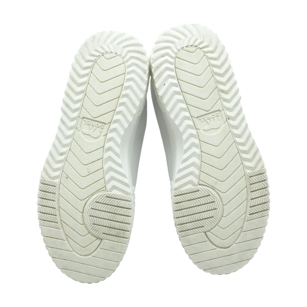 Low-Top Athletic Shoes - Image 3