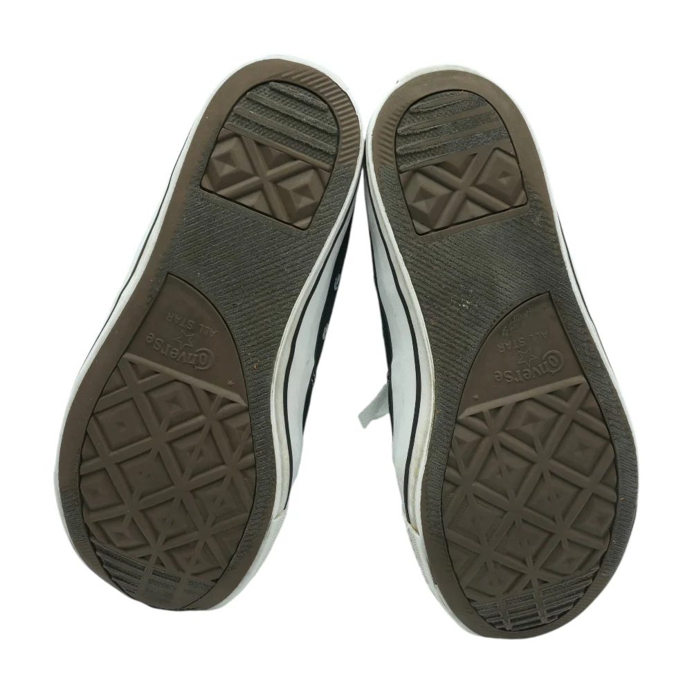 Low-Top Athletic Shoes - Image 3