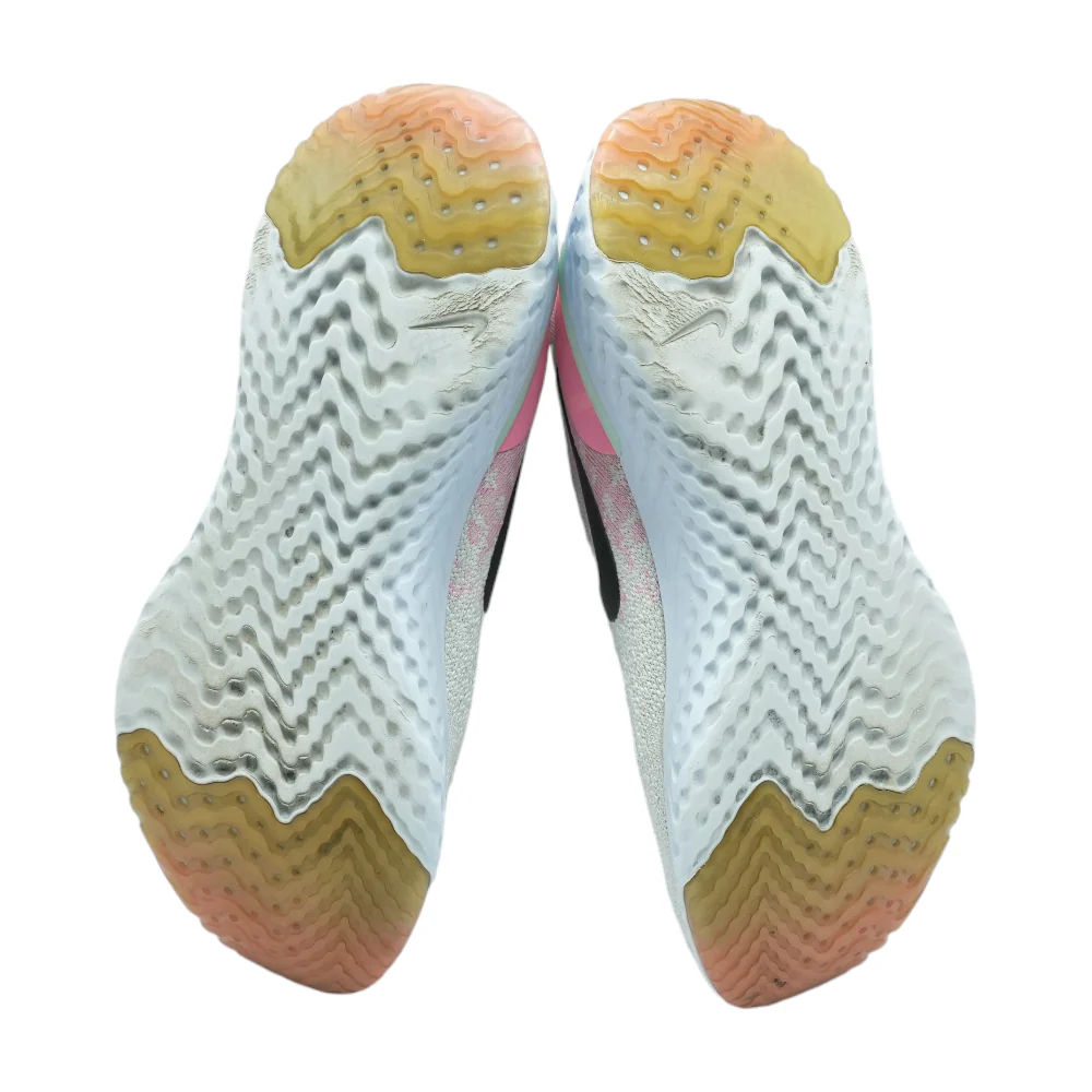 Epic React Flyknit Low-Top Athletic Shoes - Image 3