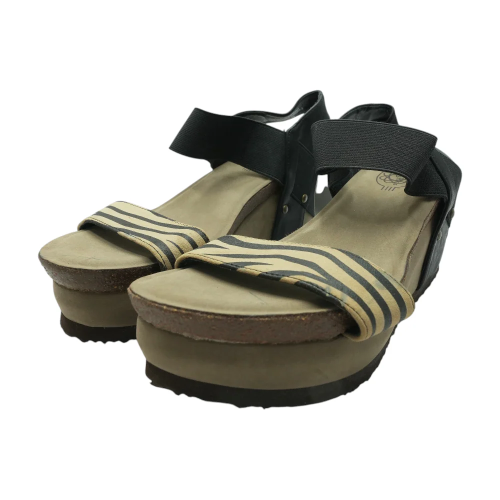 Black Wedged Sandals